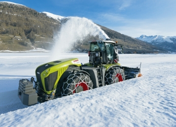 Снегоуборочный трактор Claas Xerion 4200VC